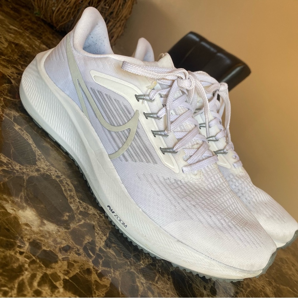 Size 8.5 - Nike Air Zoom Pegasus 39 White Gray Fog 2022